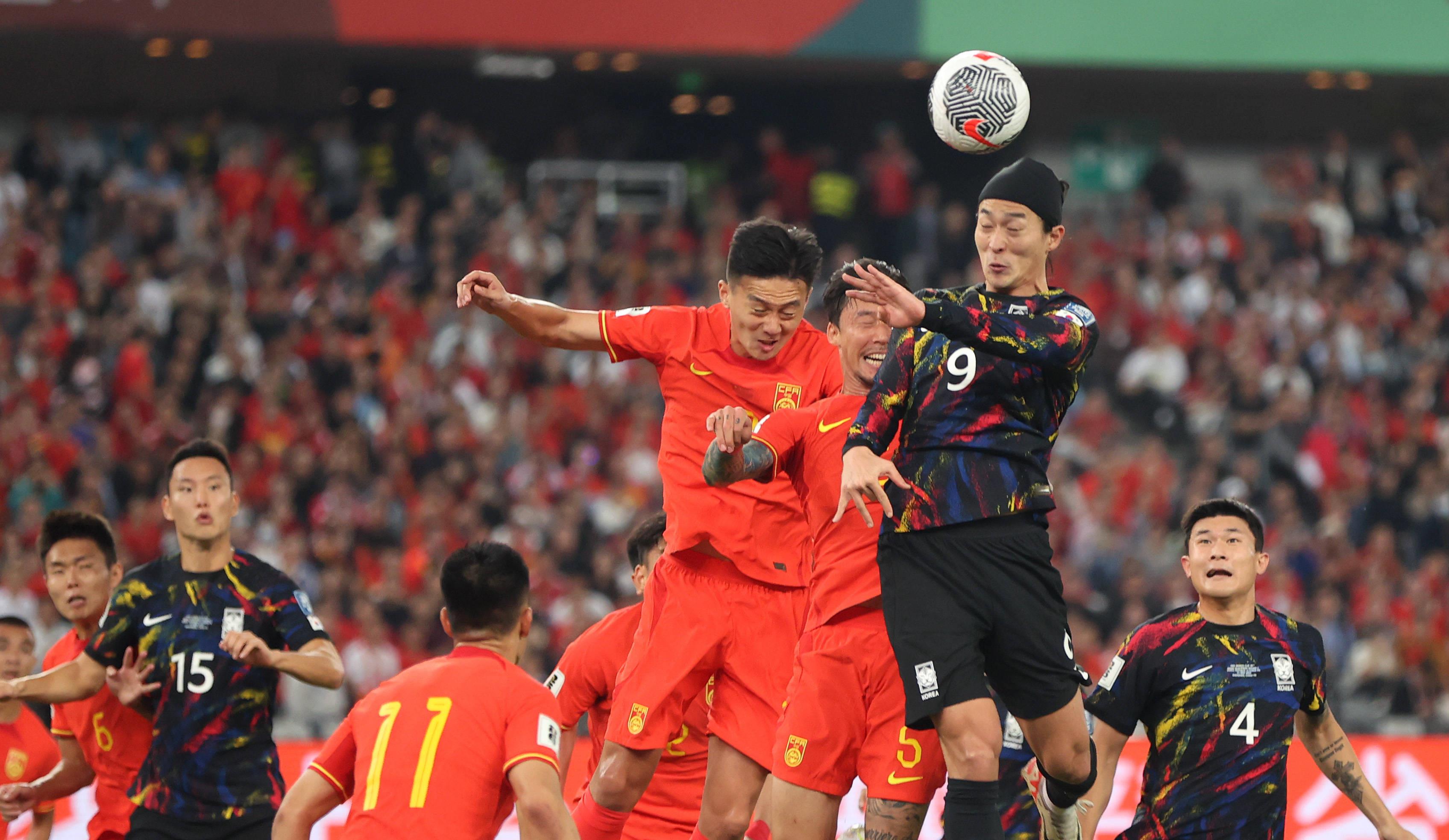 包含国际足球盛事备受瞩目，中国代表队备战令人震撼的词条