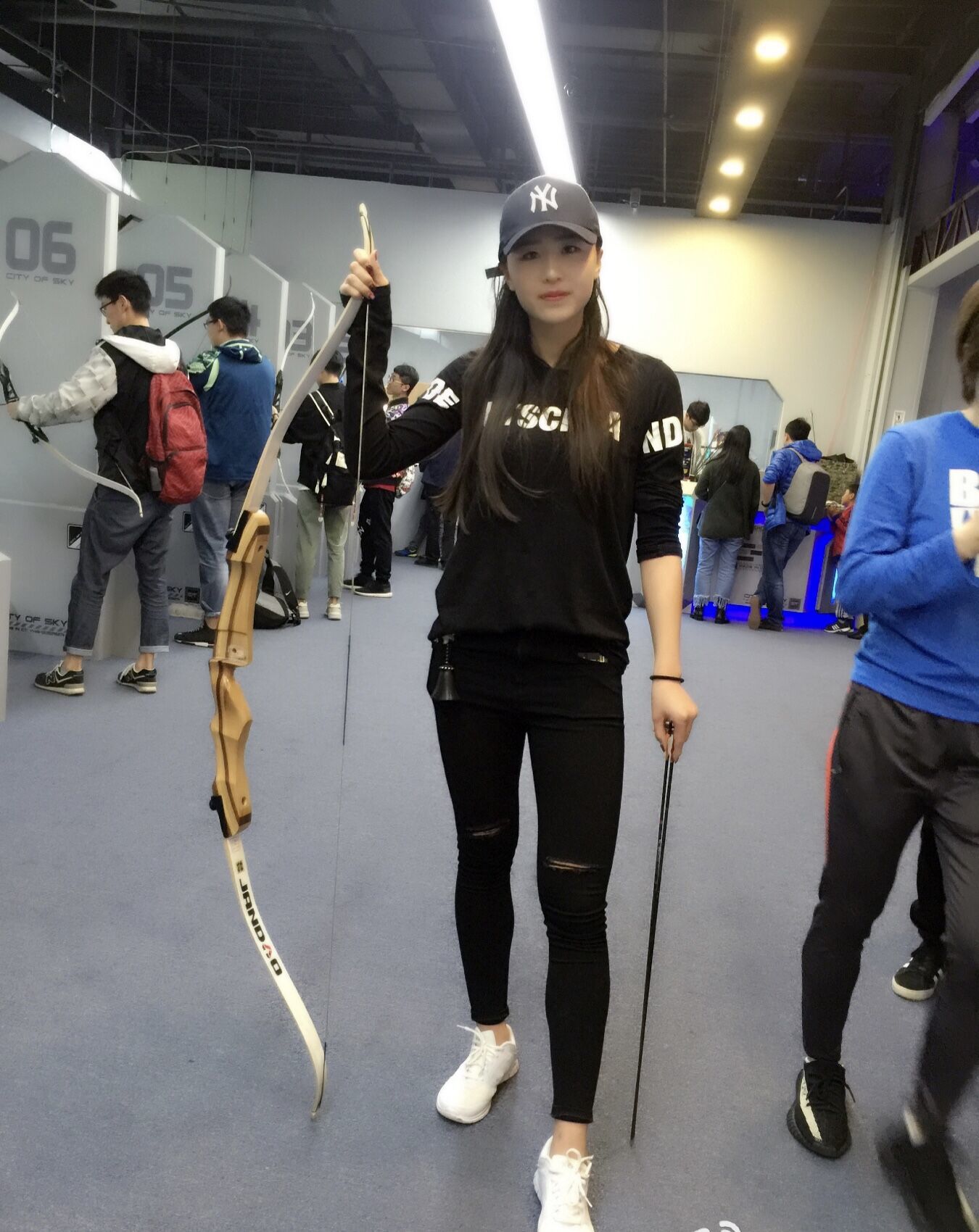 球迷热议：女足新晋王者谁能拔得头筹？